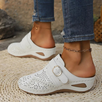 Sabot orthopédique femme ajouré avec bride boucle