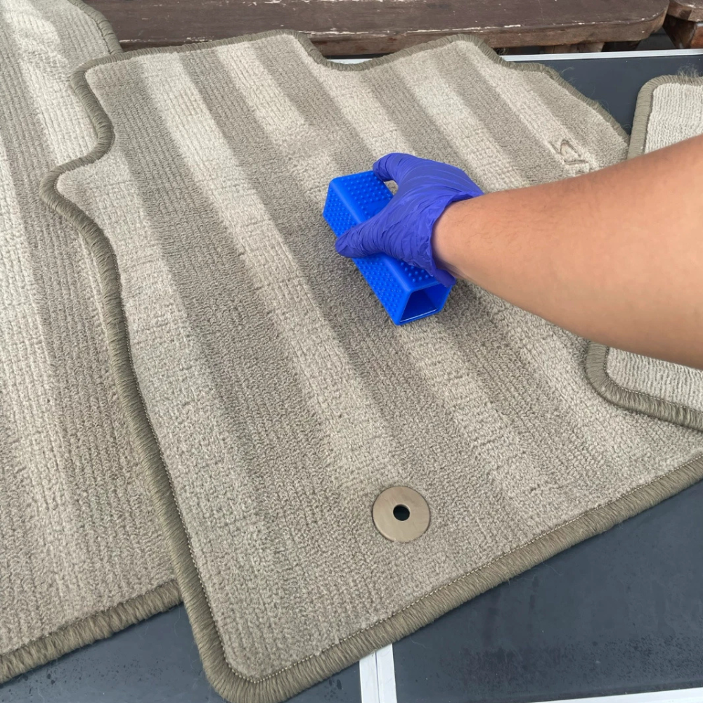 FurSweep Éliminateur de Poils en Silicone | Nettoyage Facile Voiture & Maison