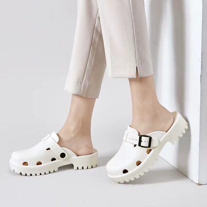 Sabot orthopédique femme avec bride réglable et crampons