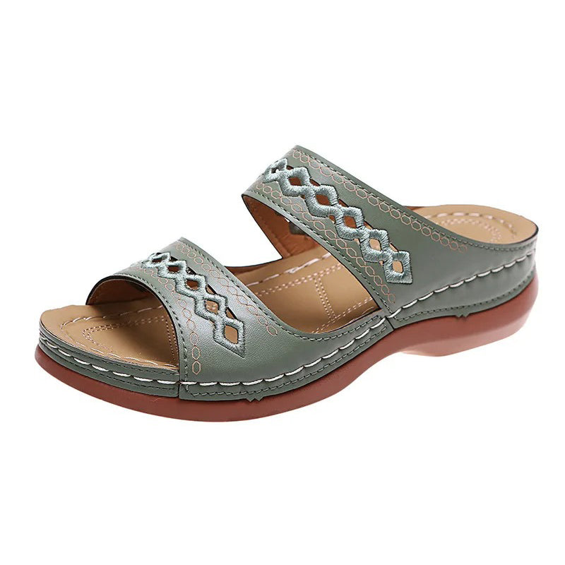 Claquette orthopédique femme à design ajouré