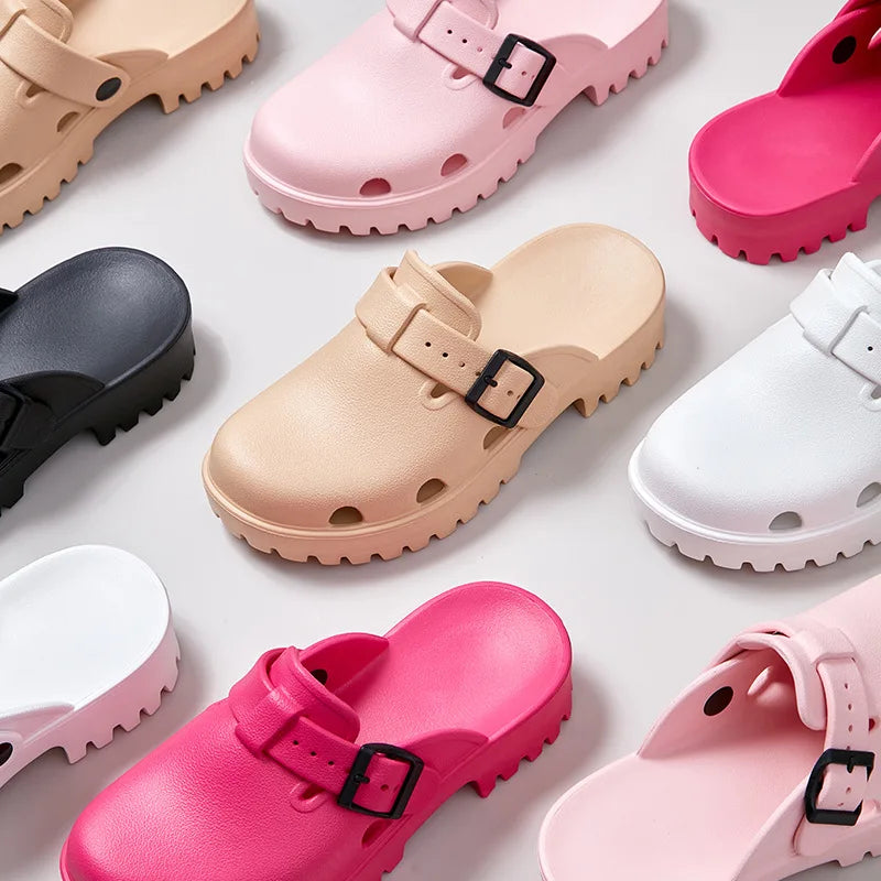 Sabot orthopédique femme avec bride réglable et crampons