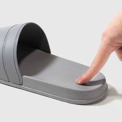 Claquette orthopédique homme minimaliste et flexible