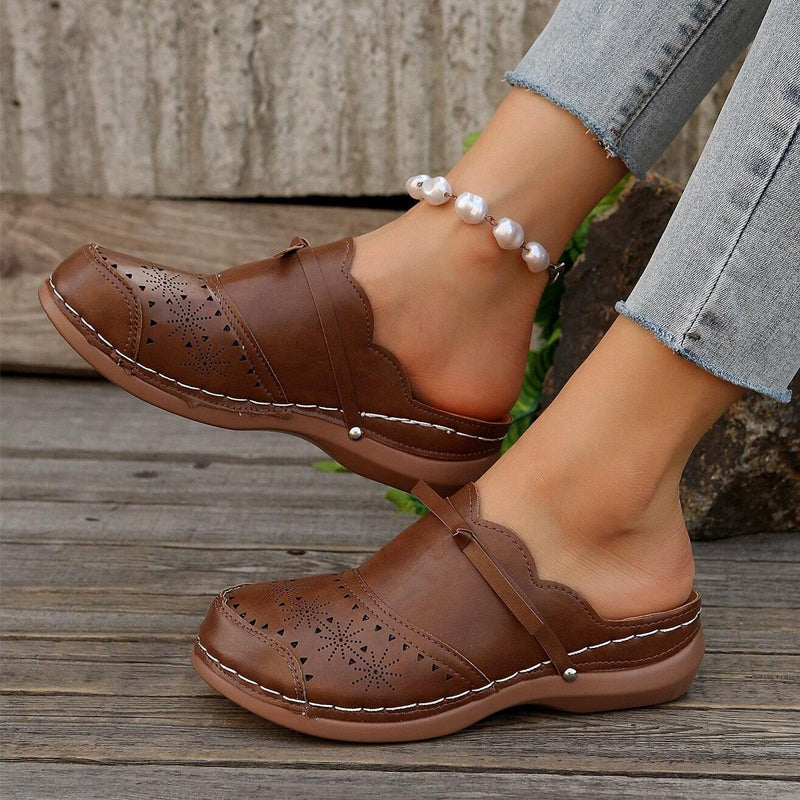 Sabot orthopédique femme à motifs ajourés et nœud plat