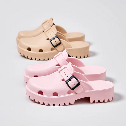 Sabot orthopédique femme avec bride réglable et crampons