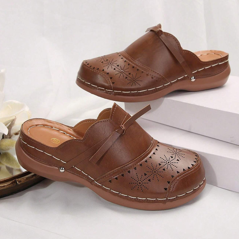 Sabot orthopédique femme à motifs ajourés et nœud plat